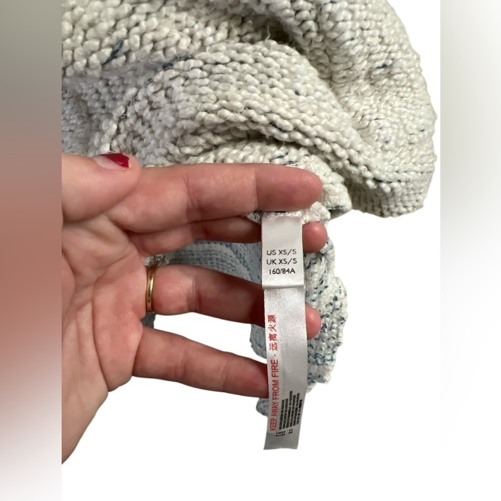 Urban outfitters hooded cut off sweater - Picture 4 of 7